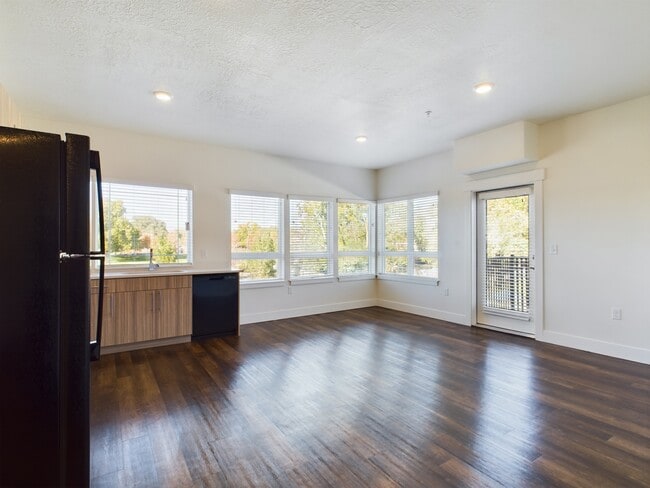 Hamblin/ Pratt Living - Hart Apartments
