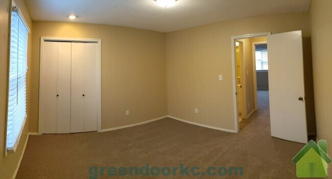 Building Photo - 1600 E Cedar Pl