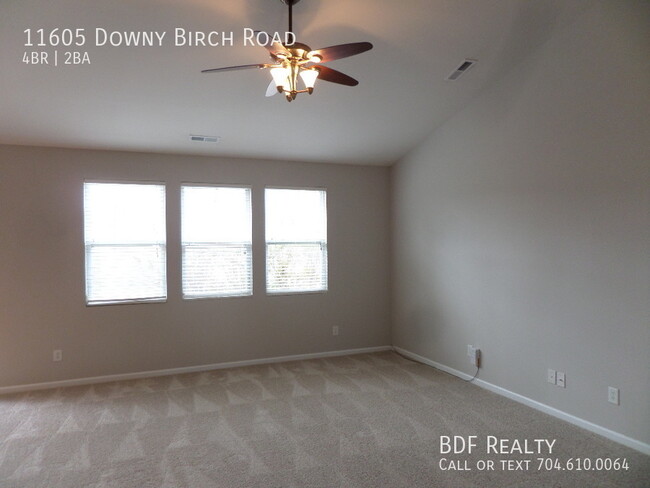 Building Photo - Newly Renovated 4 BR/2.5 BA Home with 2-Ca...