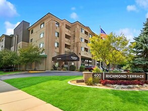 Building Photo - 400 N Richmond St