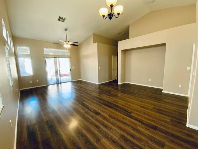 Building Photo - COZY 2 BEDROOM/ 2 BATHROOM HOME IN GATED C...
