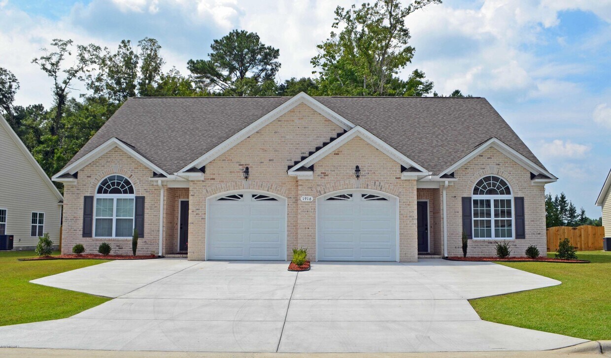 Foto principal - 2309 Dovedale Dr