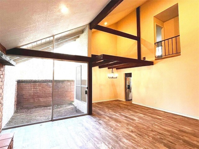 Foto del edificio - 24851 Rollingwood Rd