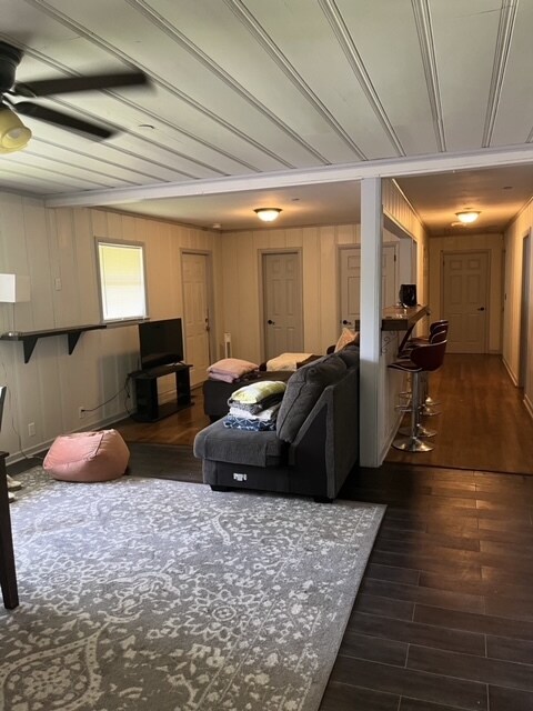 Fotografía del edificio - 905 Louisville St