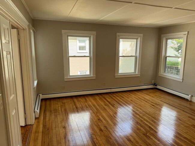 Building Photo - 130 S Elm St