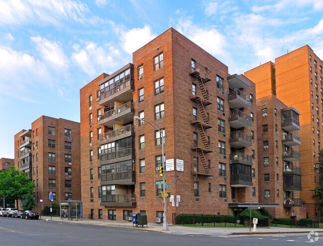 Foto del edificio - 13870 Elder Ave