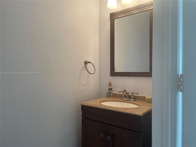 Foto del edificio - 16242 Emerald Cove Rd