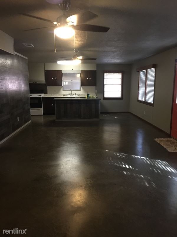 Building Photo - 2 br, 1 bath House - 205 Live Oak Trl