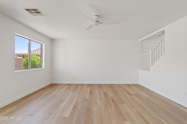 Foto del edificio - 37260 W Amalfi Ave