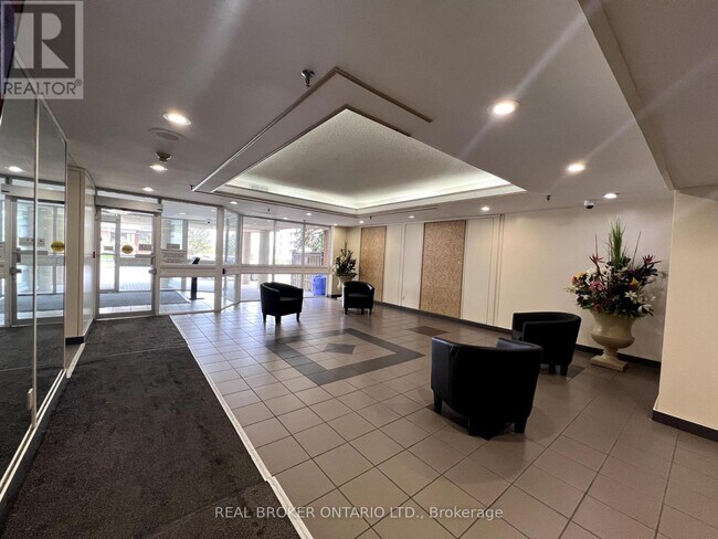Photo du bâtiment - 400-1400 McLevin Ave