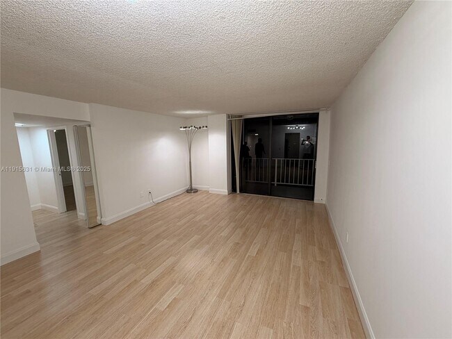 Building Photo - 2350 NE 135th St