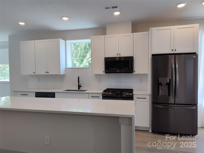 Foto del edificio - 1037 Wesley Terrace Ave