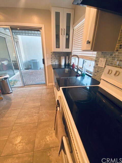 Foto del edificio - 14152 Via Posada