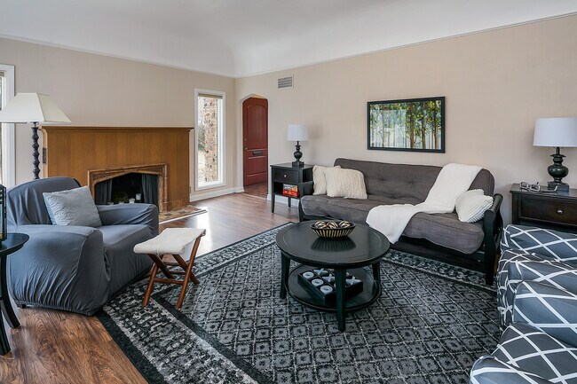 Building Photo - 3104 W Kootenai St