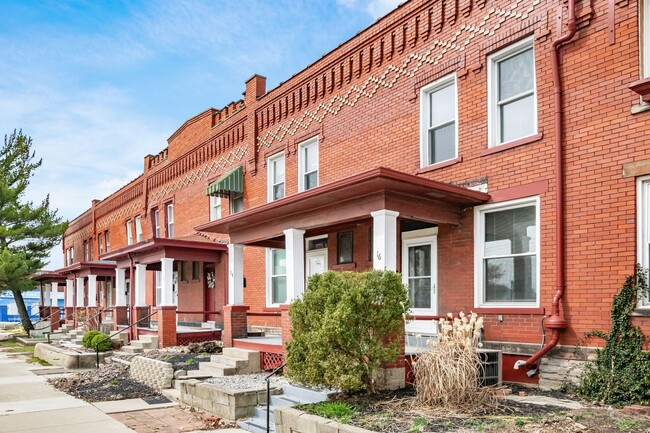 Building Photo - Amazing Townhome in Old North Columbus!