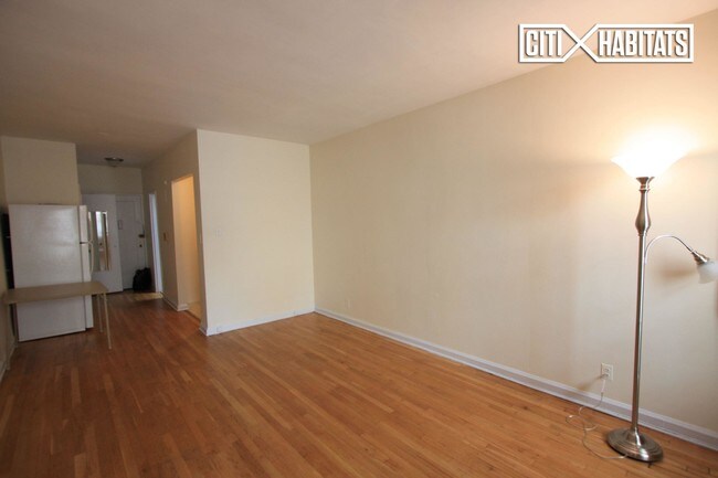 Building Photo - 435 E 85th St