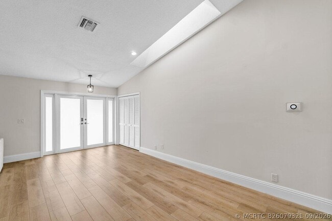 Foto del edificio - 4593 Ellwood Dr