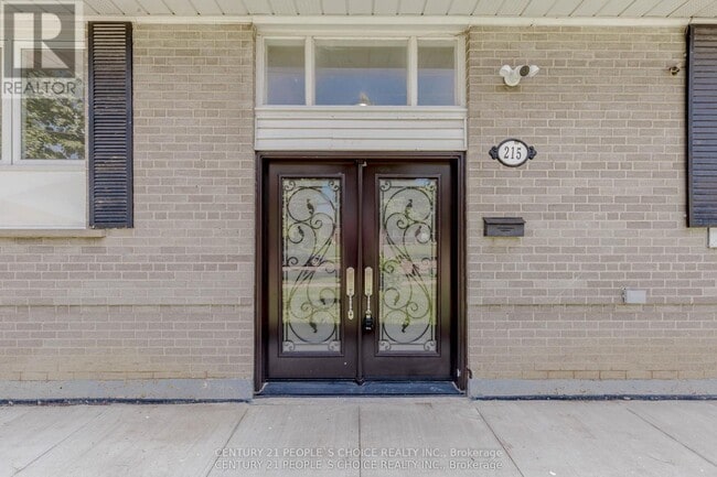 Building Photo - 215 Jeffcoat Dr