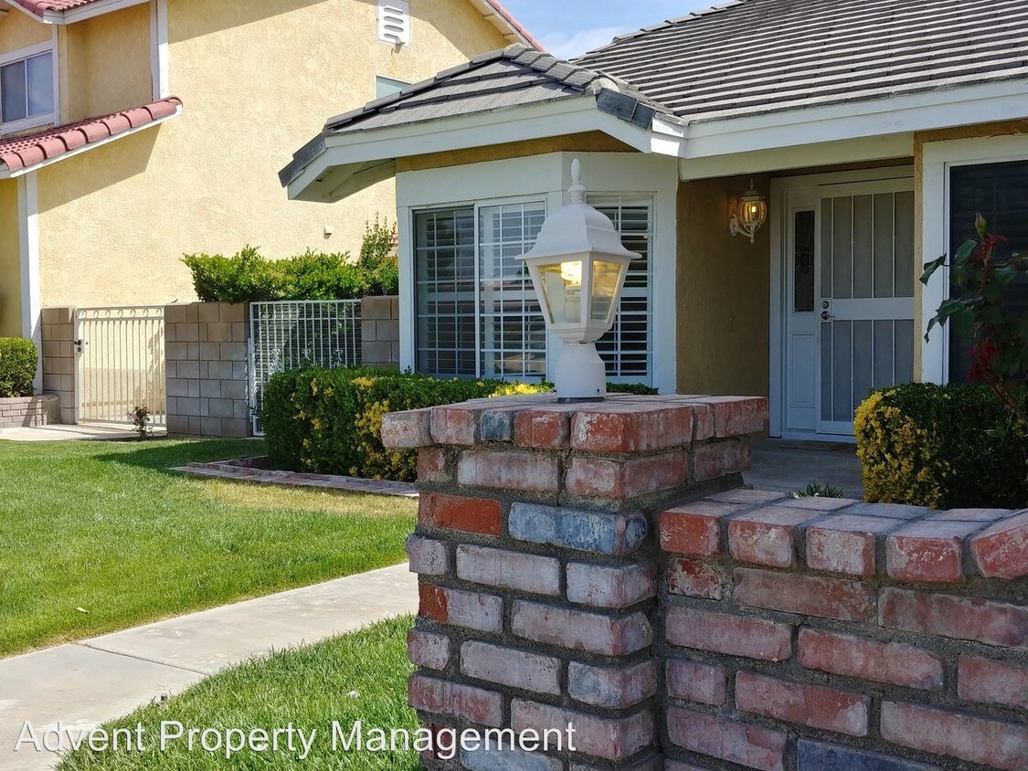 Foto principal - 3 br, 2 bath House - 13245 Meteor Dr