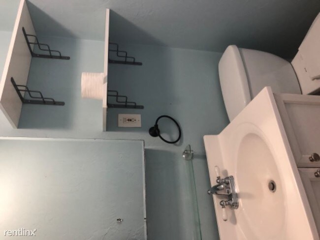 Building Photo - 3 br, 1 bath Condo - 14 stevens road 3 Unit 3