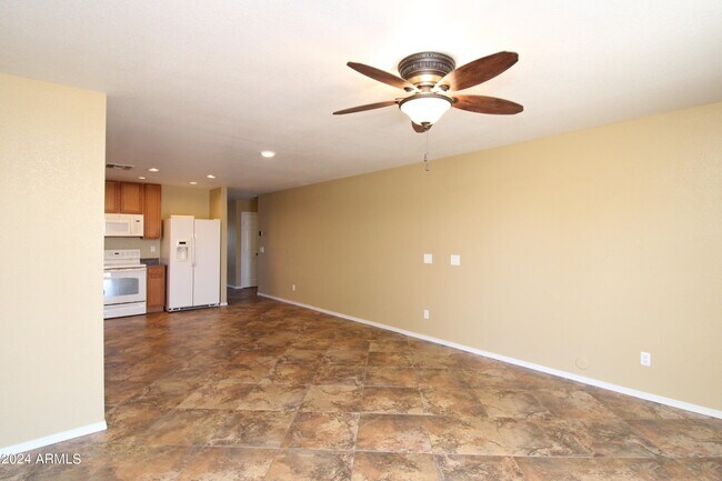 Building Photo - 586 W Silver Reef Ct