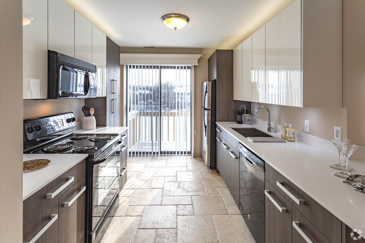 Primary Photo - River Oaks West