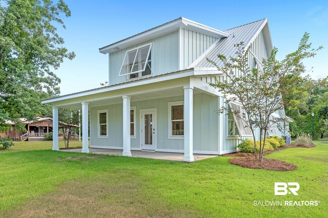 Building Photo - 27085 Park Dr