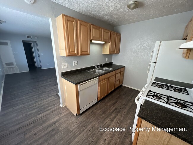 Building Photo - Studio Apartment in High Hollows Condominiums