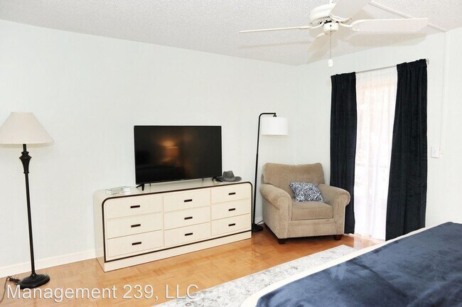 Foto del edificio - 2 br, 2 bath House - 120 Cypress Way E  AP...