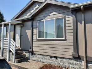 Building Photo - 3200 Oak Terrace Dr