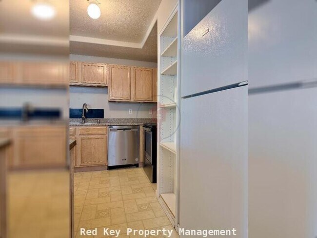 Building Photo - Anson Dr. Townhouse