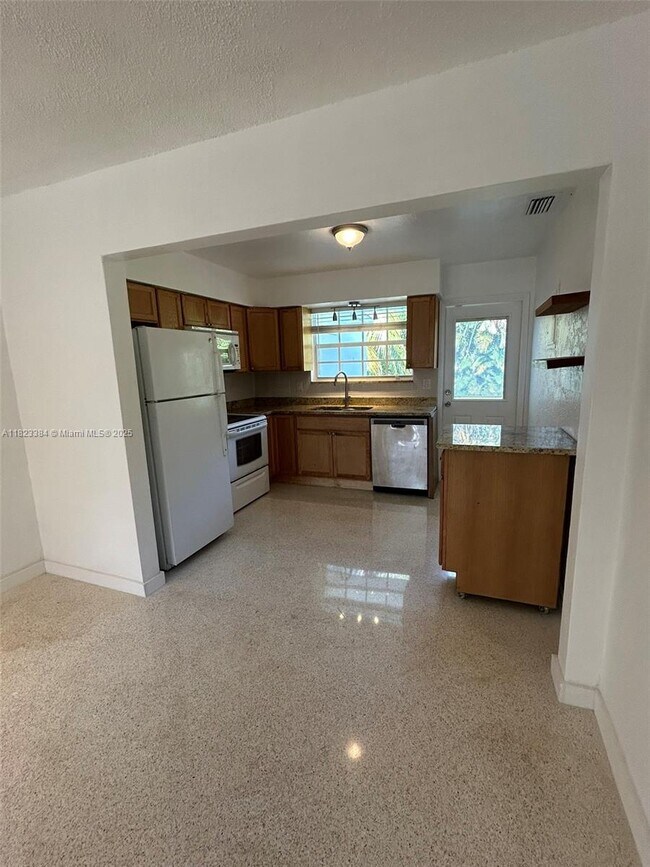 Foto del edificio - 4900 SW 28th Terrace