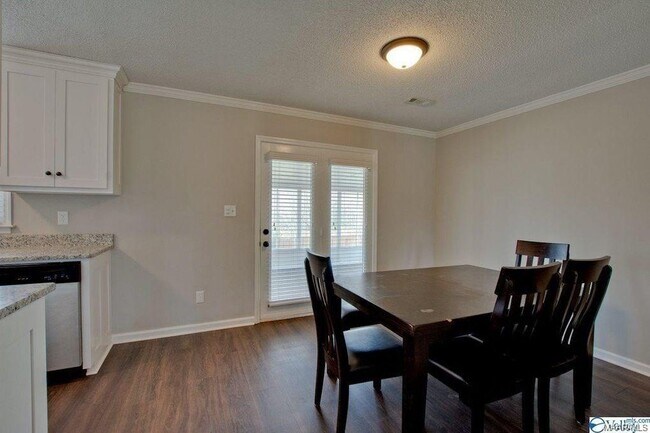Foto del edificio - 13140 Scott Ln