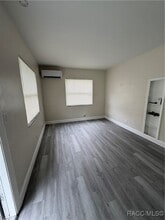 Building Photo - 524 NE Crystal St