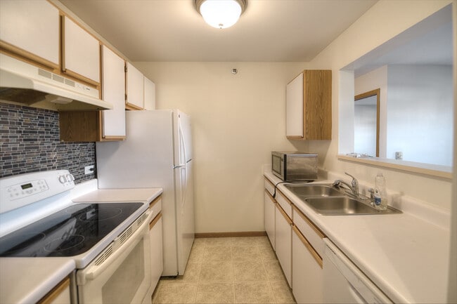 Building Photo - 410 Cunat Blvd