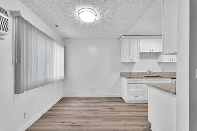 Foto del edificio - 1009 N Edinburgh Ave