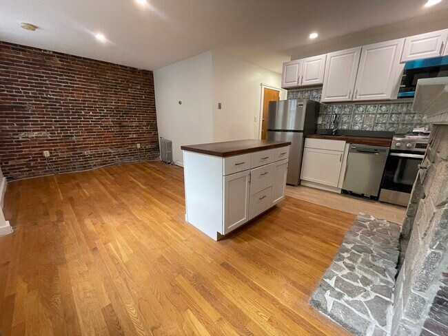 Building Photo - 41 Grove St