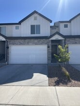 Building Photo - 1235 S Thistle Dr