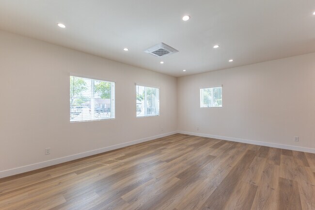 Foto del edificio - 10344 Dempsey Ave