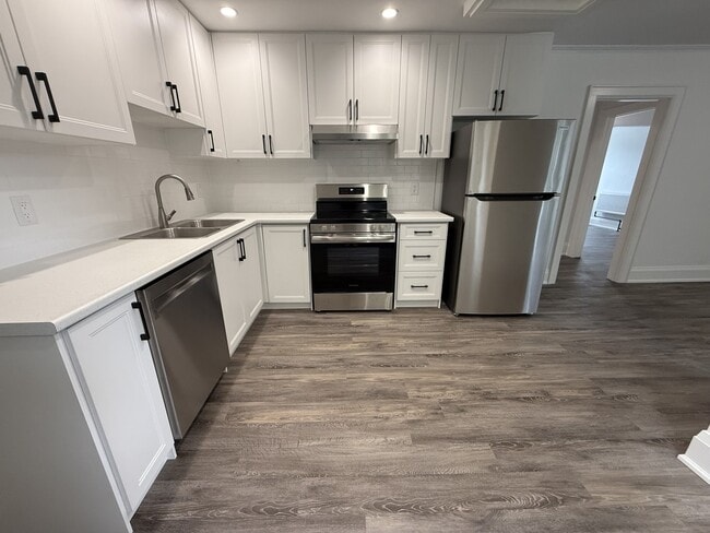 Building Photo - Surrey Place Apartments