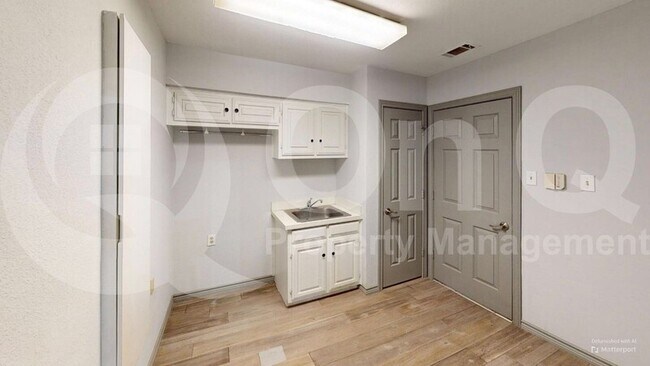 Foto del edificio - 2105 Brugge Ct