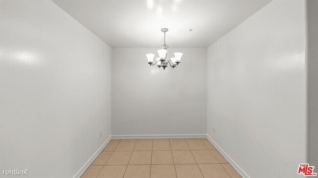 Foto del edificio - 2335-2335 S Bentley Ave