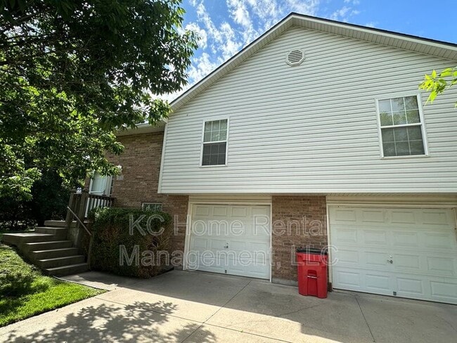 Building Photo - 709 SE Drew Ct