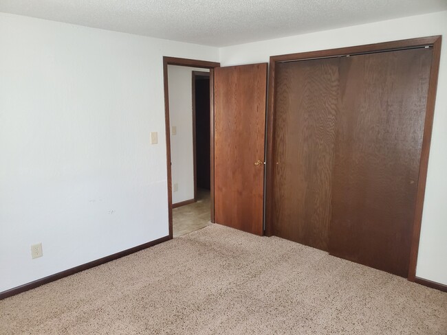Building Photo - 1401 Sheri Ct