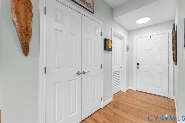 Foto del edificio - 4940 Old Main St