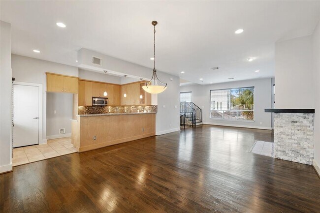 Building Photo - 4709 Caroline St