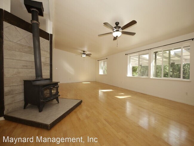 Building Photo - 3 br, 2 bath House - 1128 Ridge Rd.