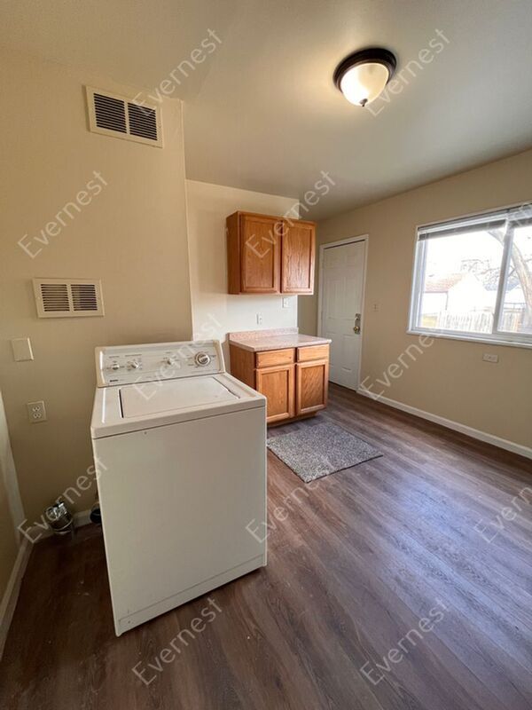 Foto del edificio - 24612 Berry Ave