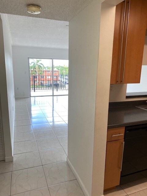 Foto del edificio - 5199 NW 7th St