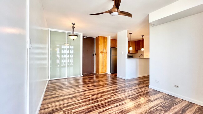 Building Photo - UPDATED 2 BEDROOM UNIT IN CONVENIENT PUNAHOU